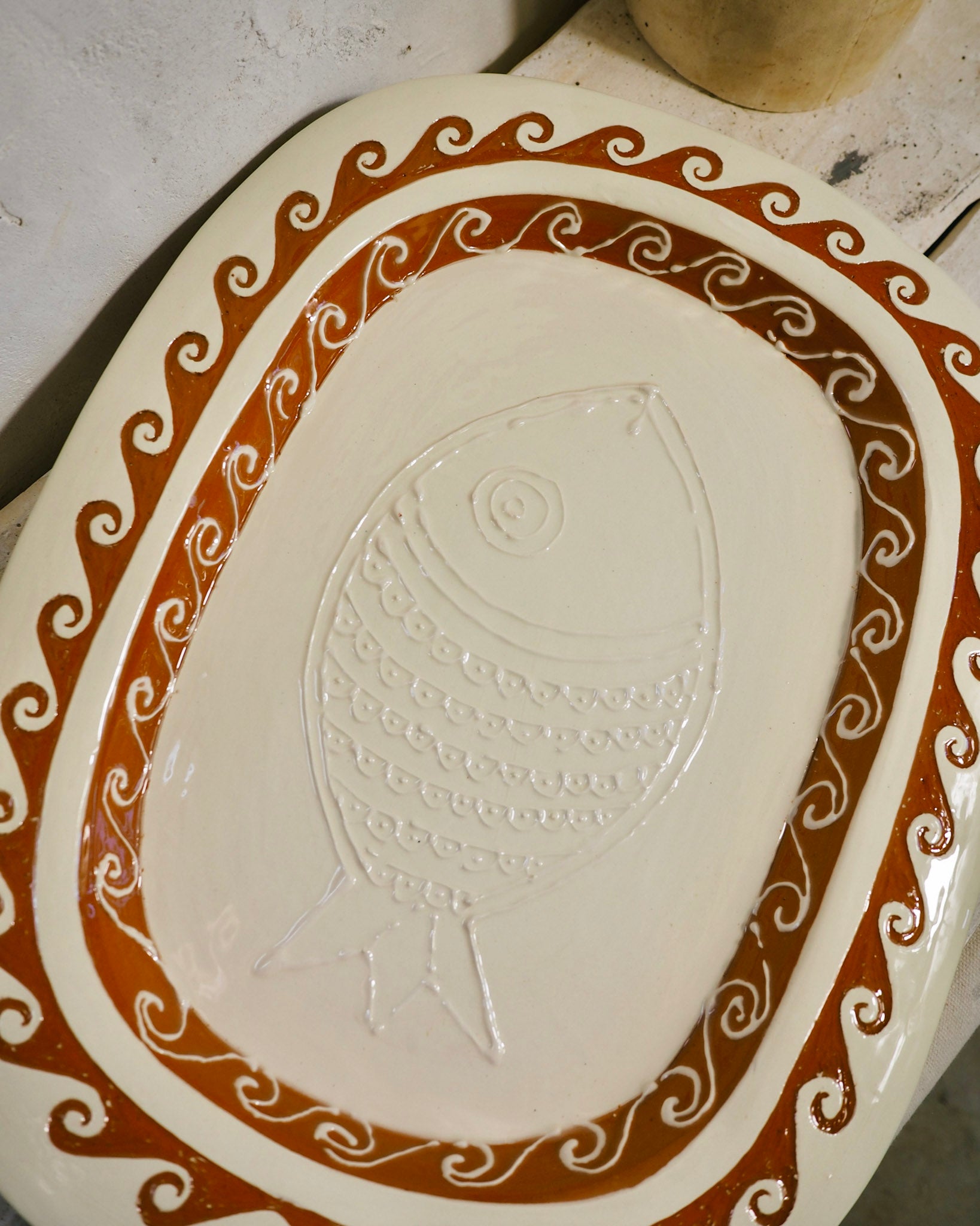 Terracotta platter - Embossed Pesce