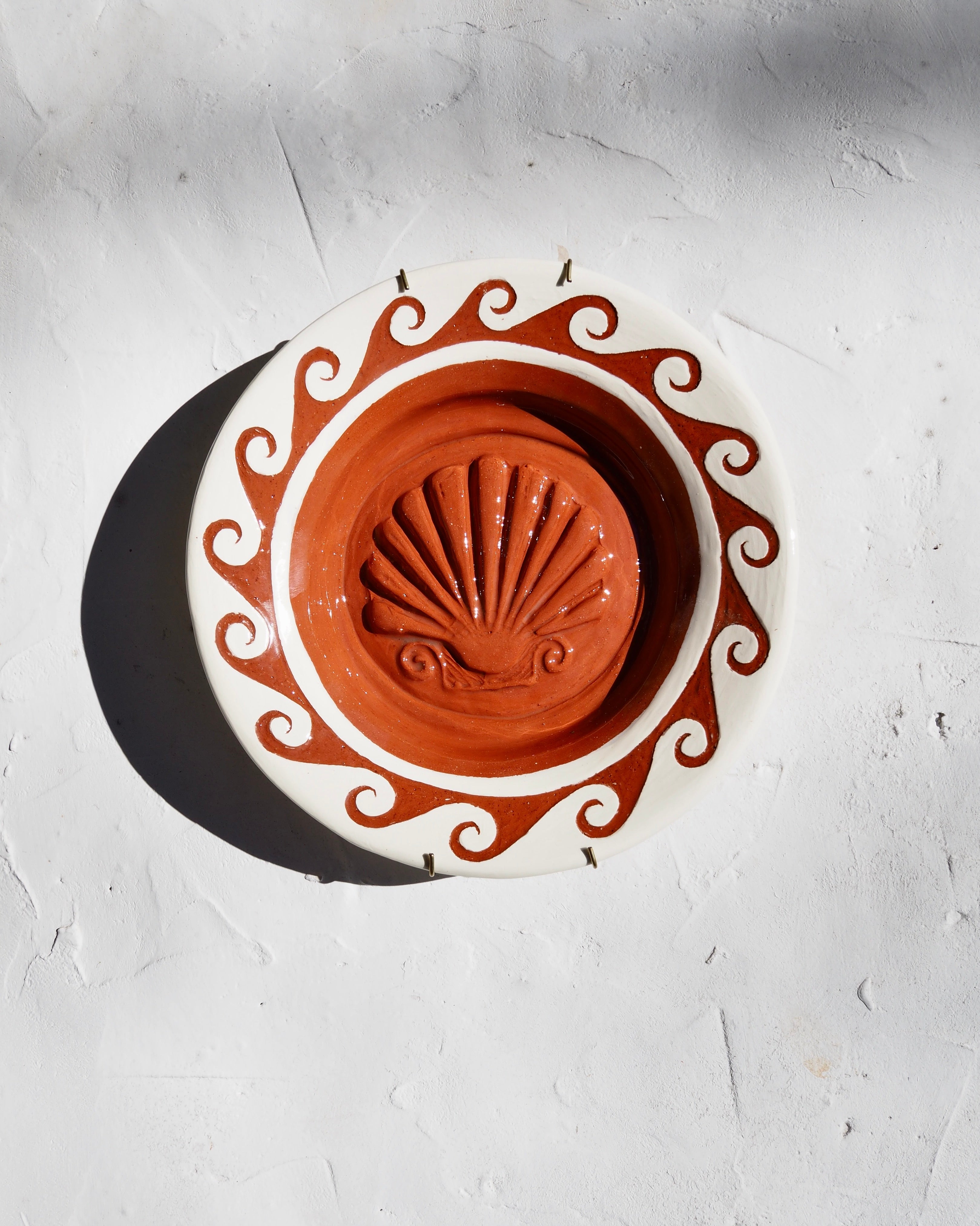 Puglia Plate - Embossed shell with carved wave border