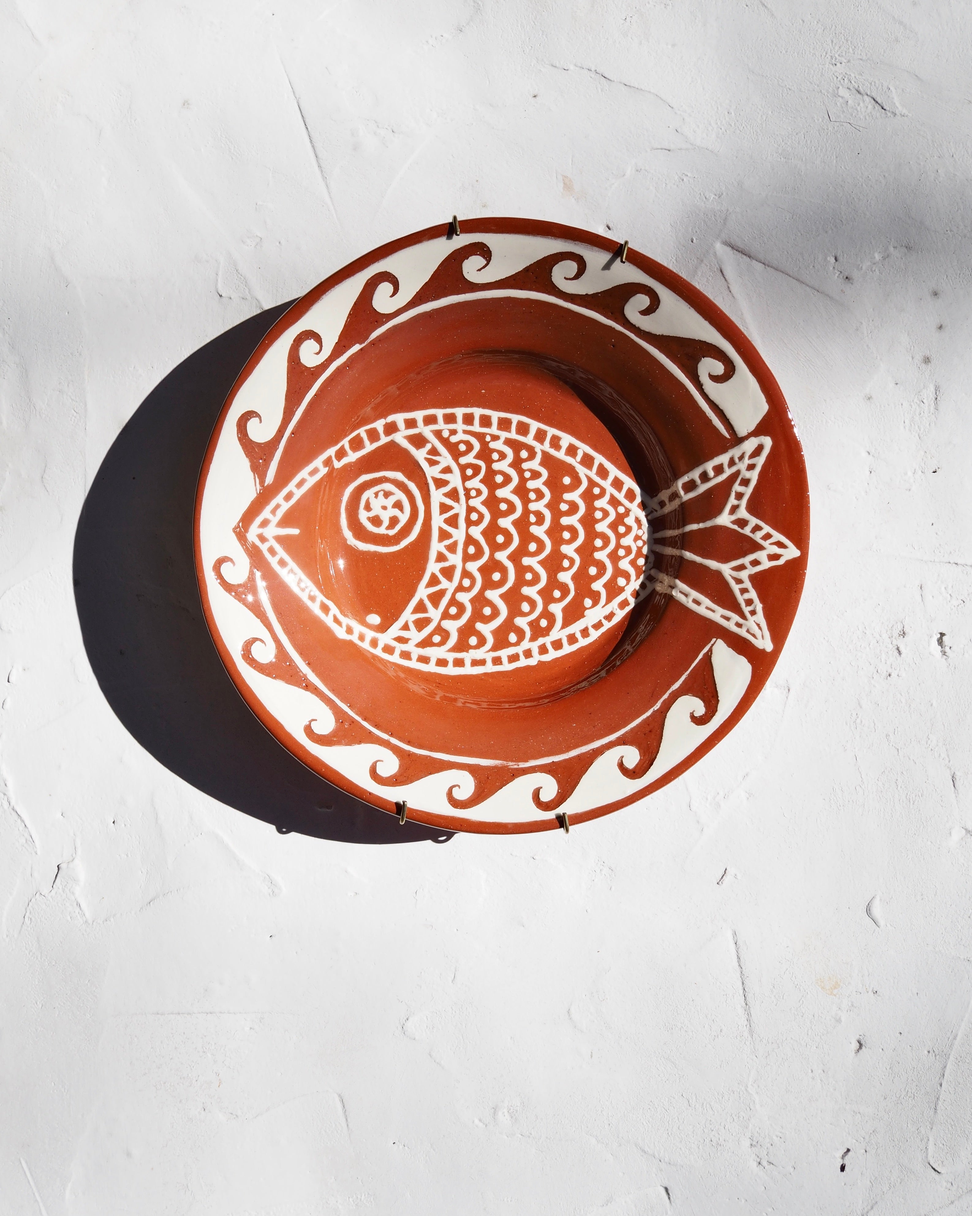 Puglia Plate - Pesce del mare with carved wave border