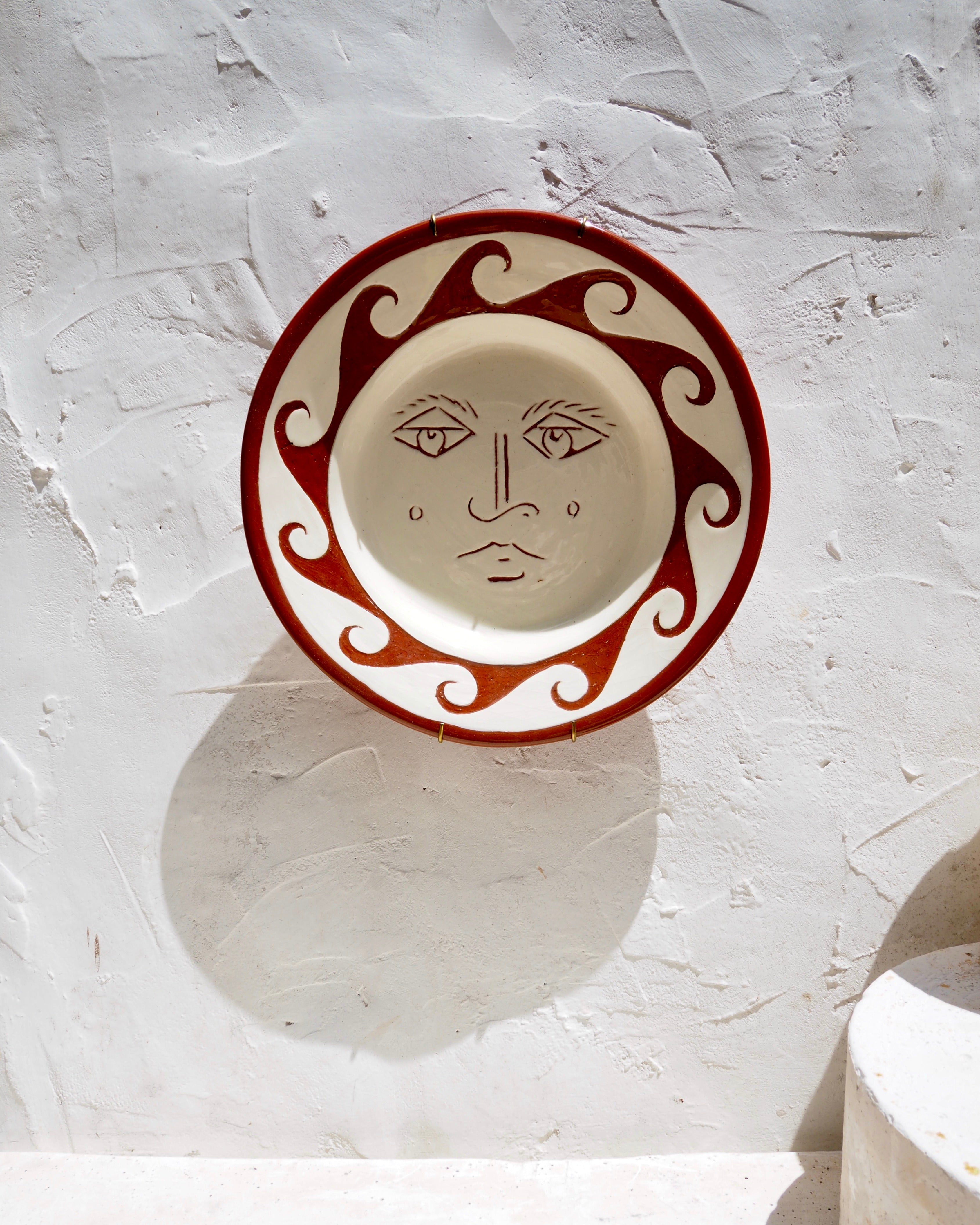 Puglia Plate - Il Sole with carved wave border