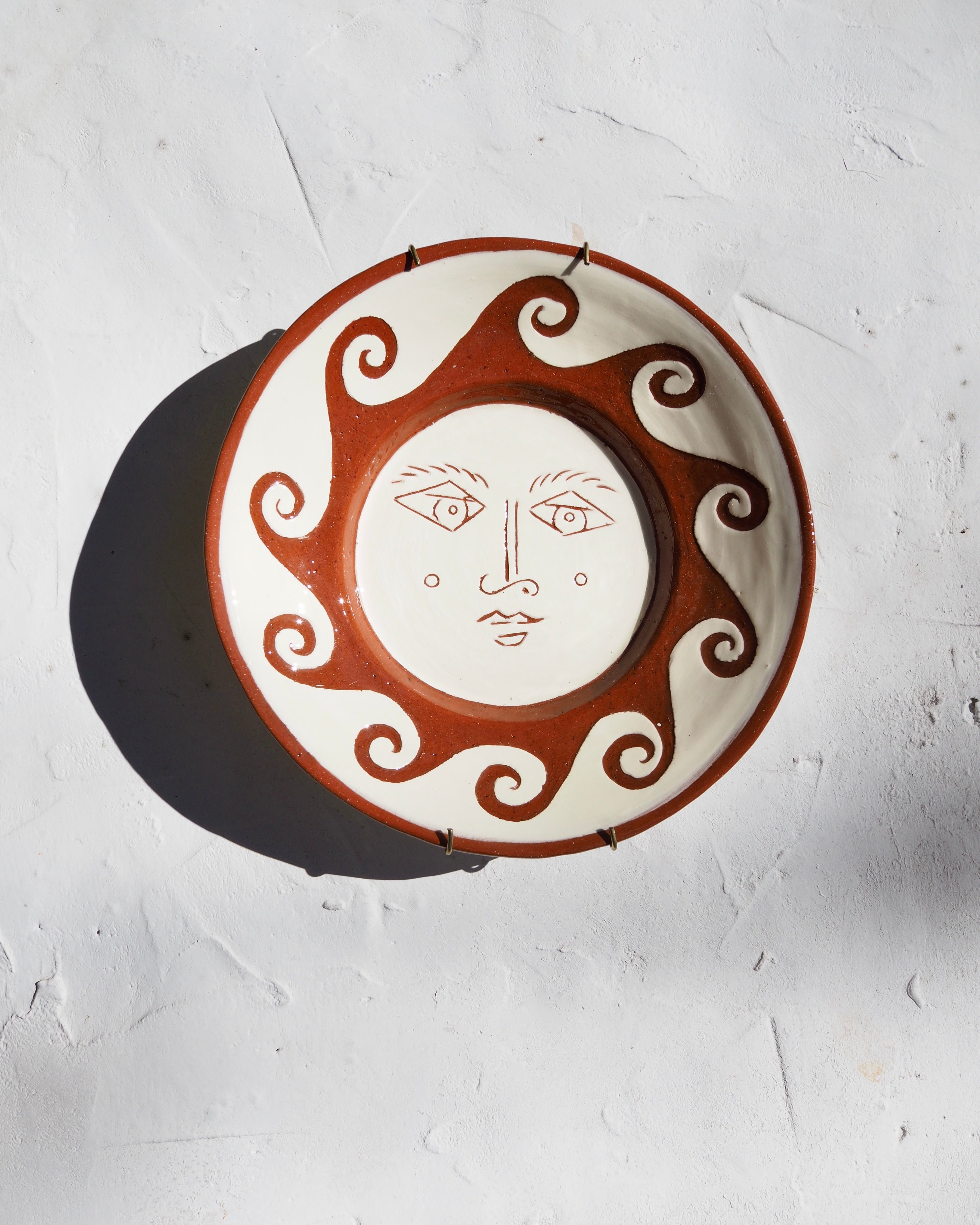 Puglia Plate - Il Sole with carved wave border
