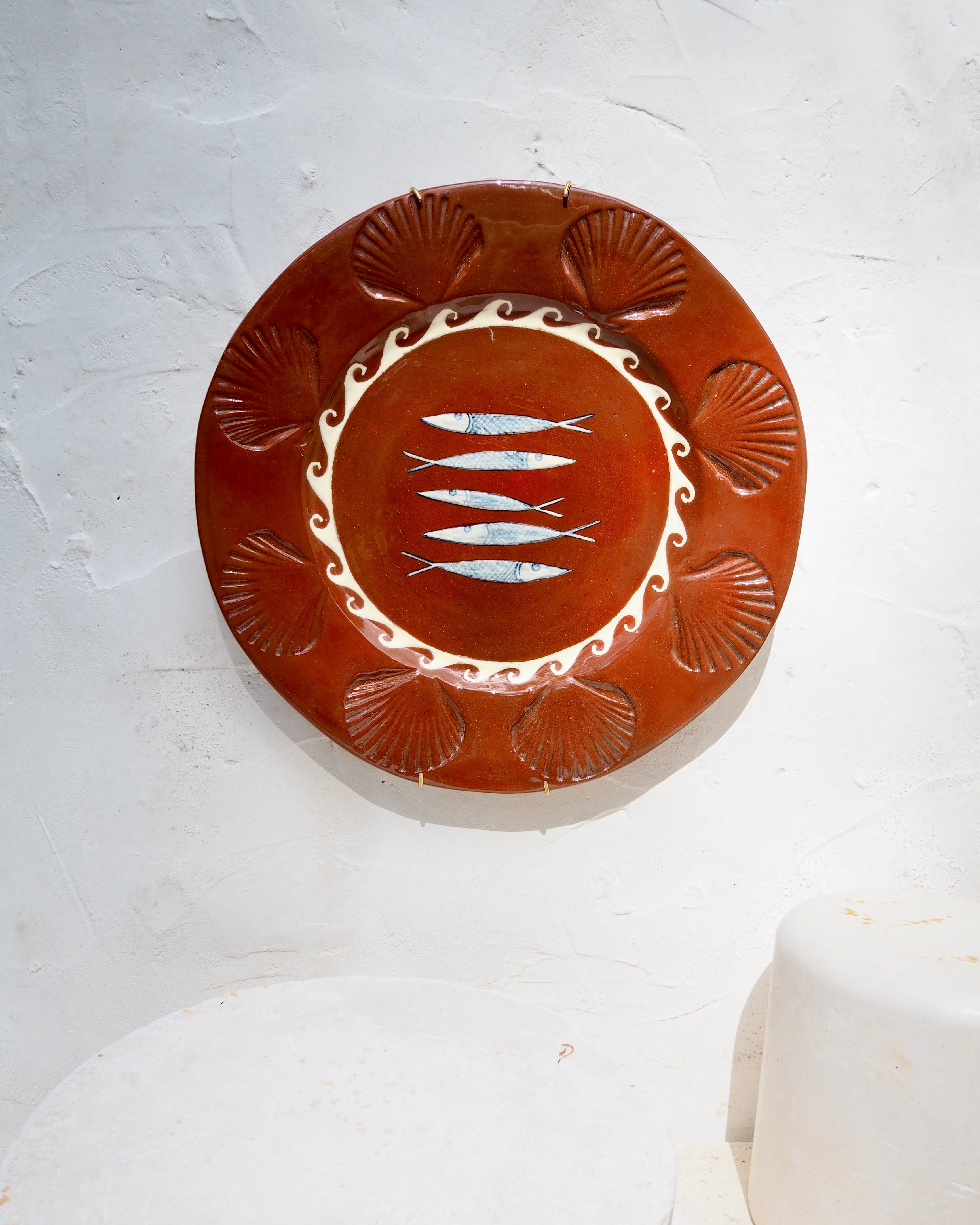 Plate with embossed shell