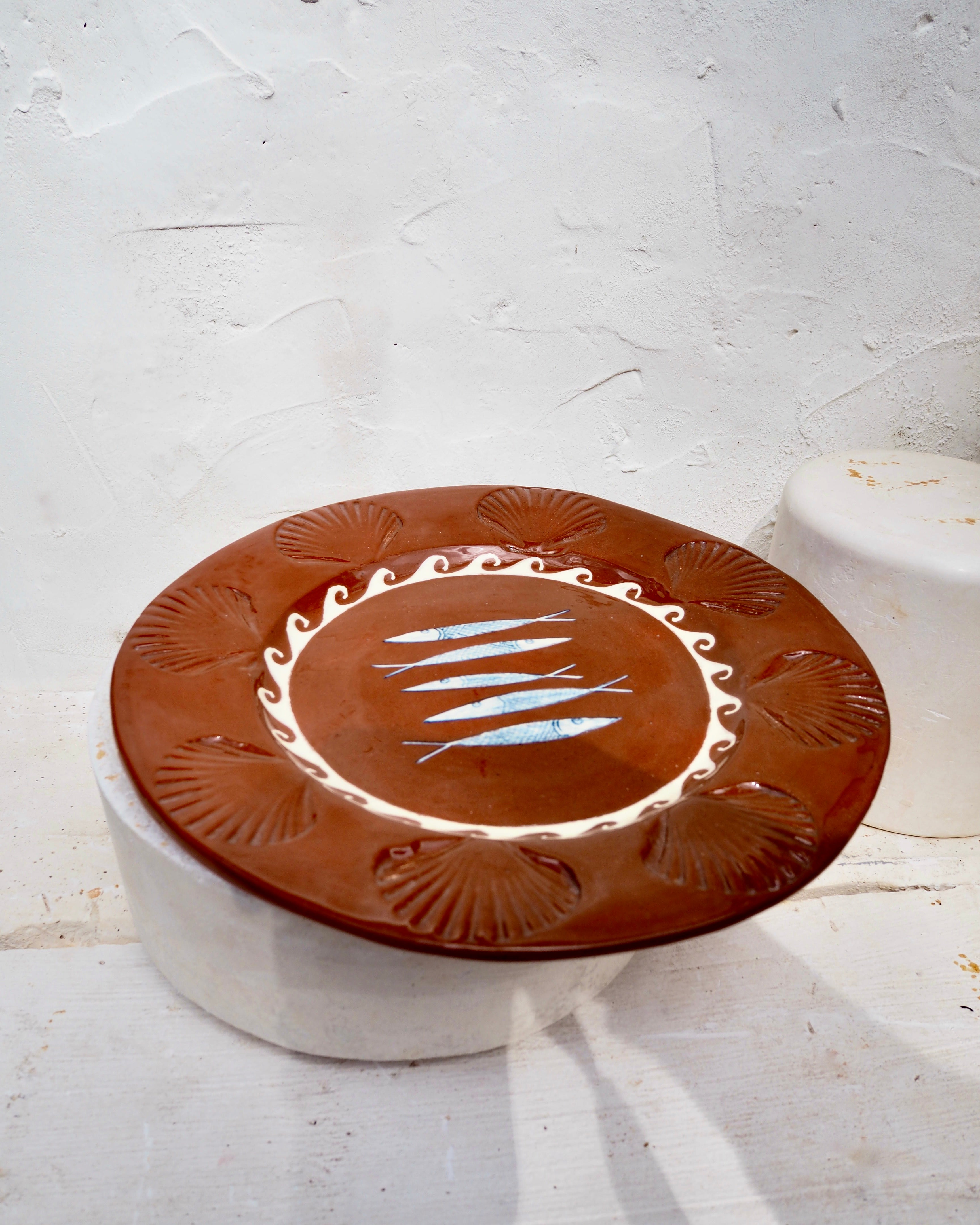 Plate with embossed shell