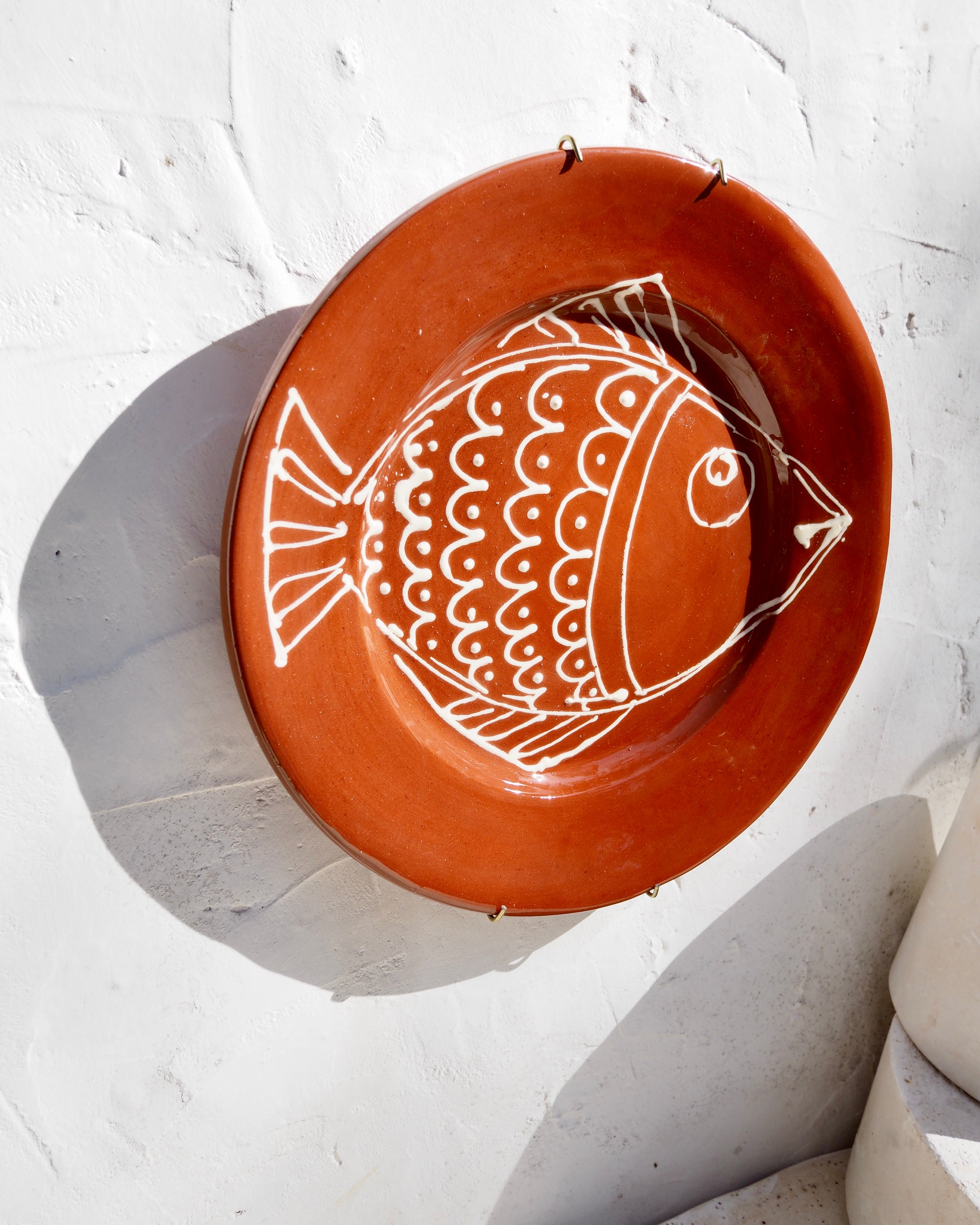 Plate with Slip trail fish design