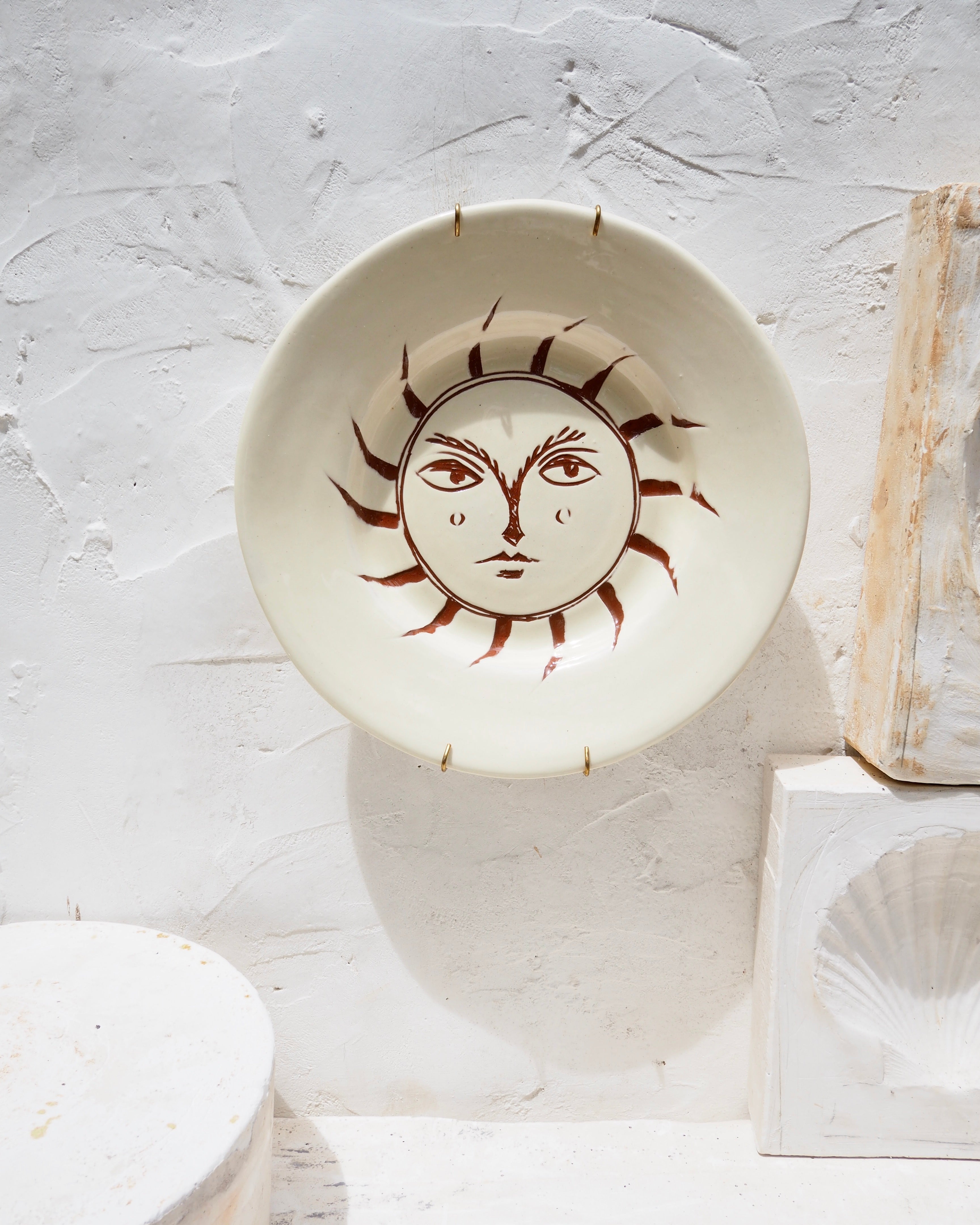 Puglia Plate - Il Sole with carved detail
