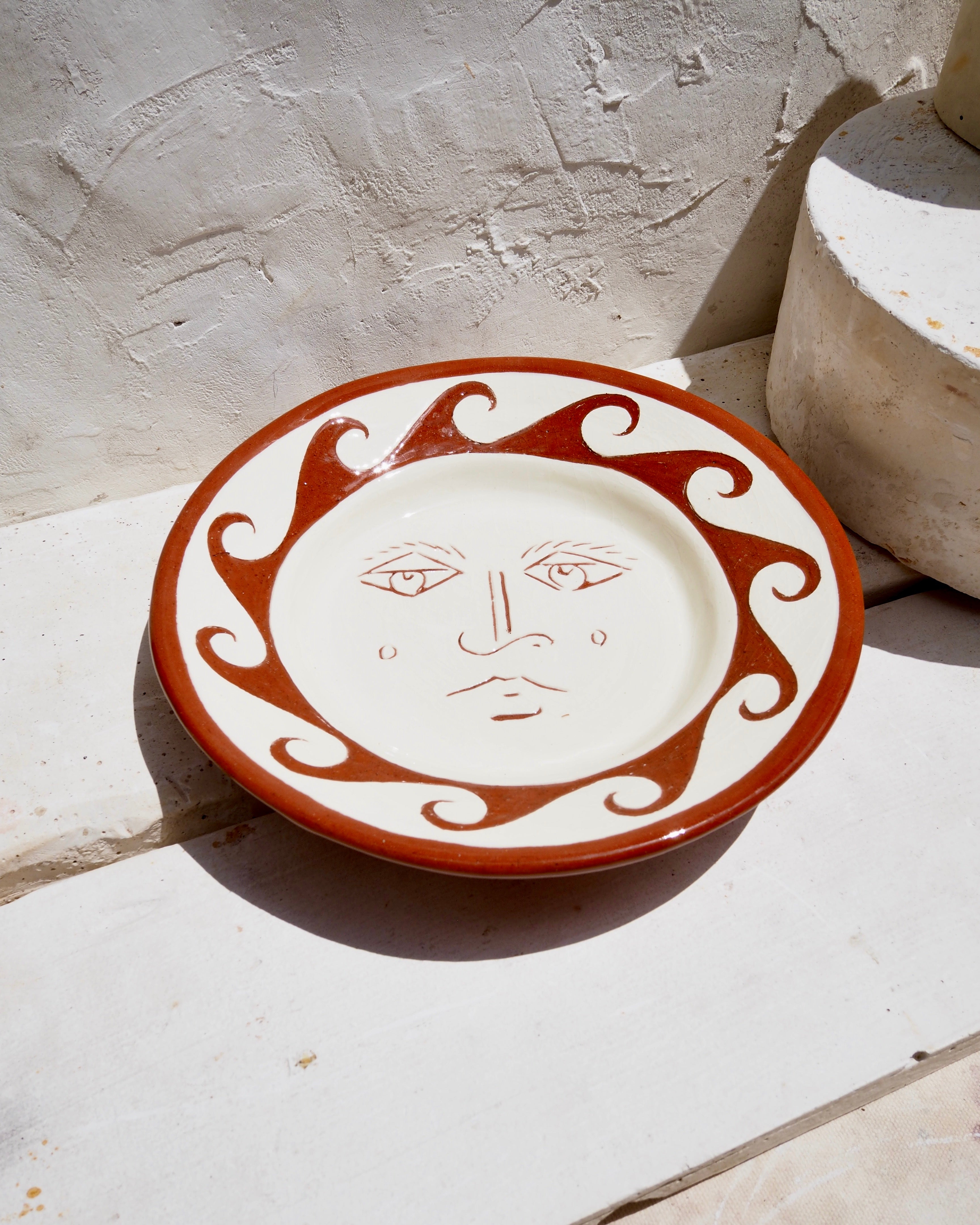 Puglia Plate - Il Sole with carved wave border