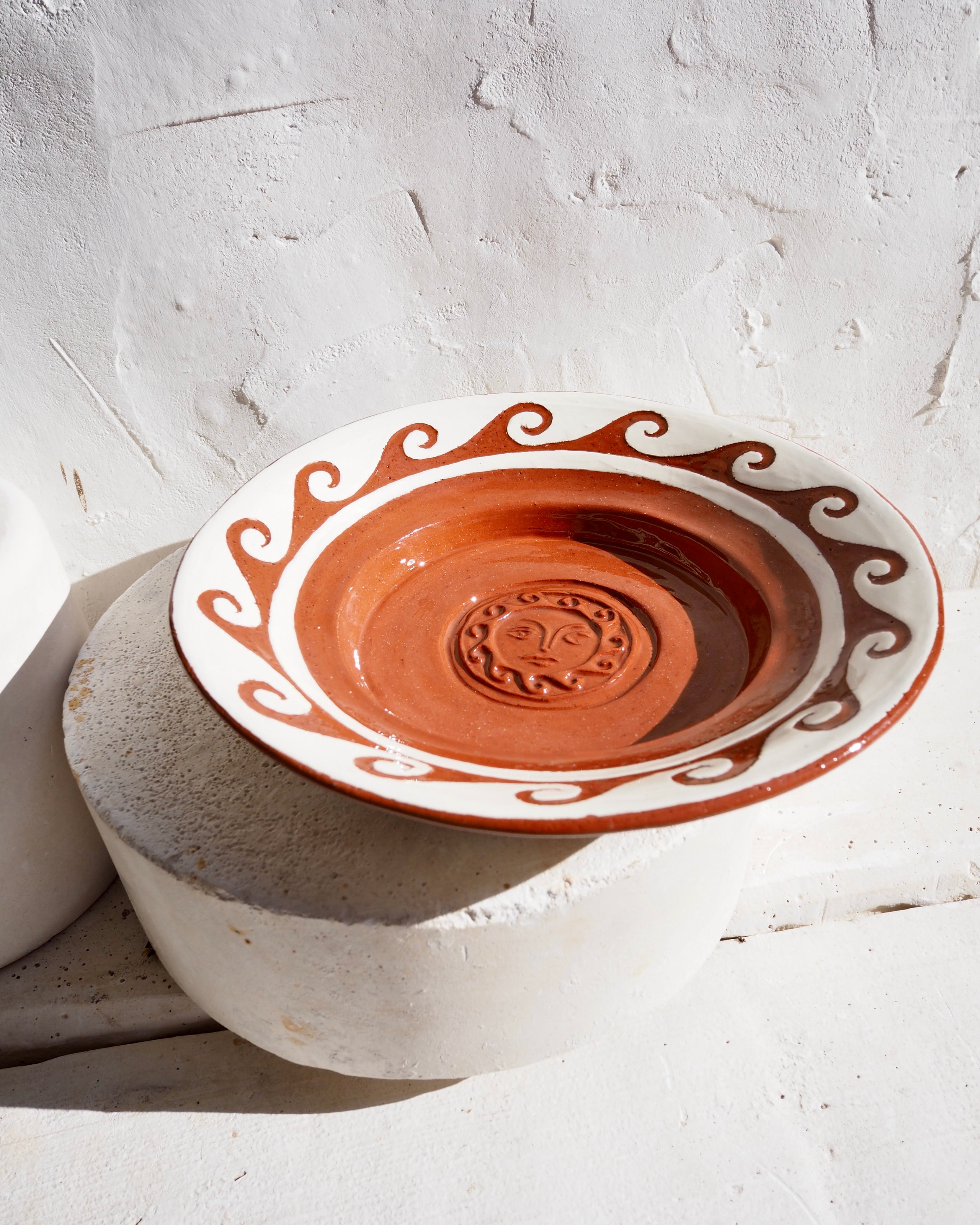Puglia Plate - Pompeii with carved wave border