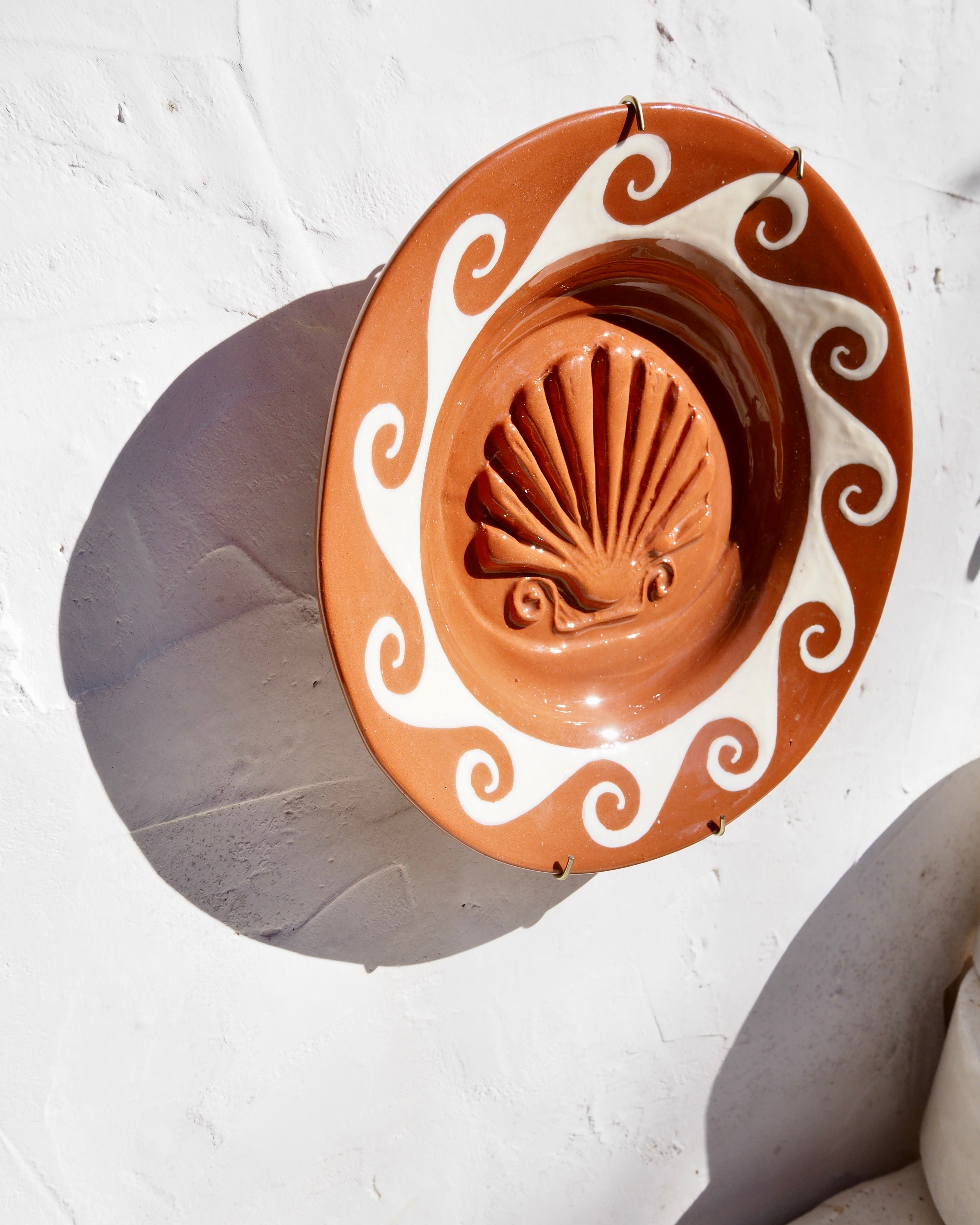 Puglia Plate - Embossed shell with wave detail and with brass wall hook
