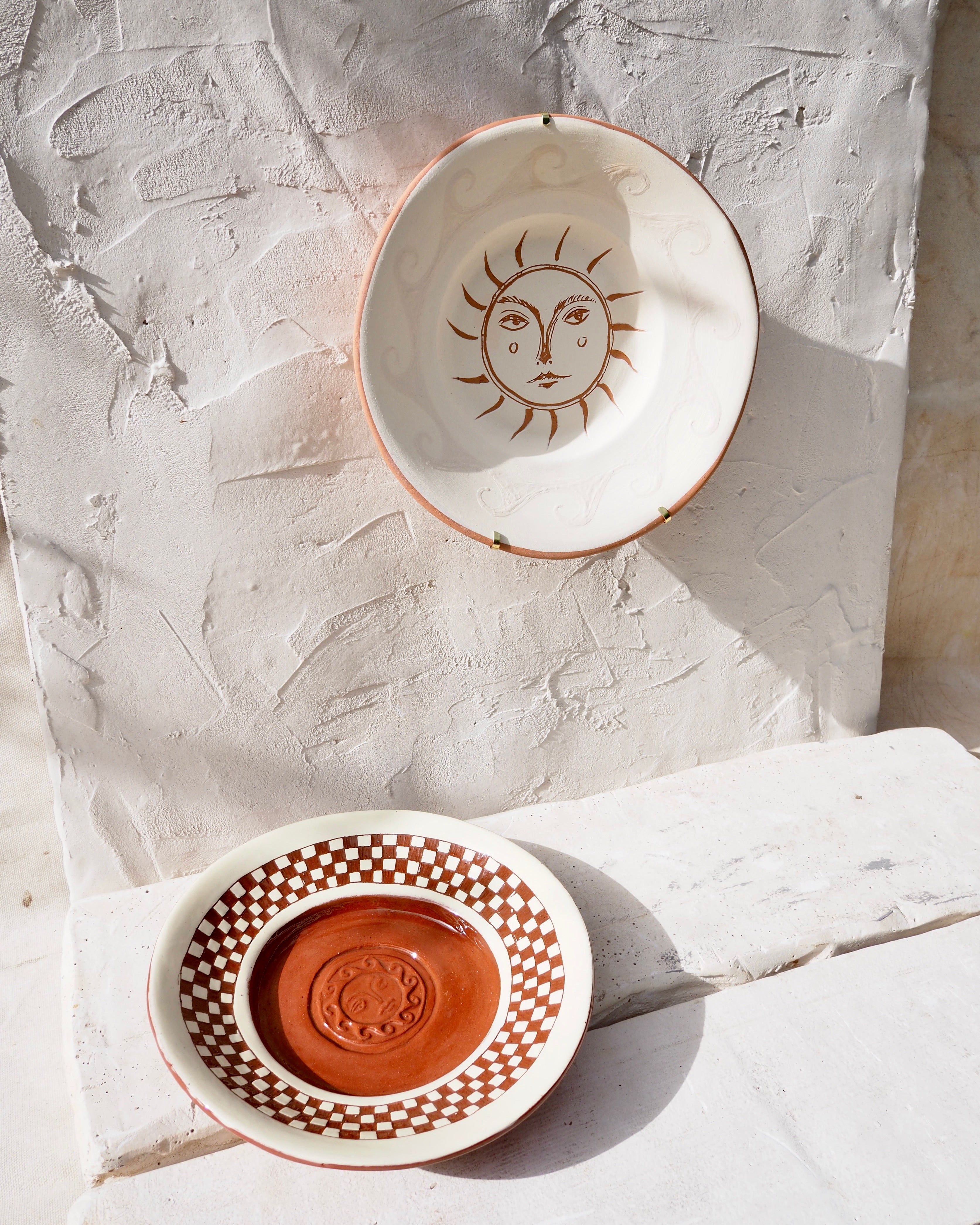 Puglia plate - Il Sole with brass wall hook