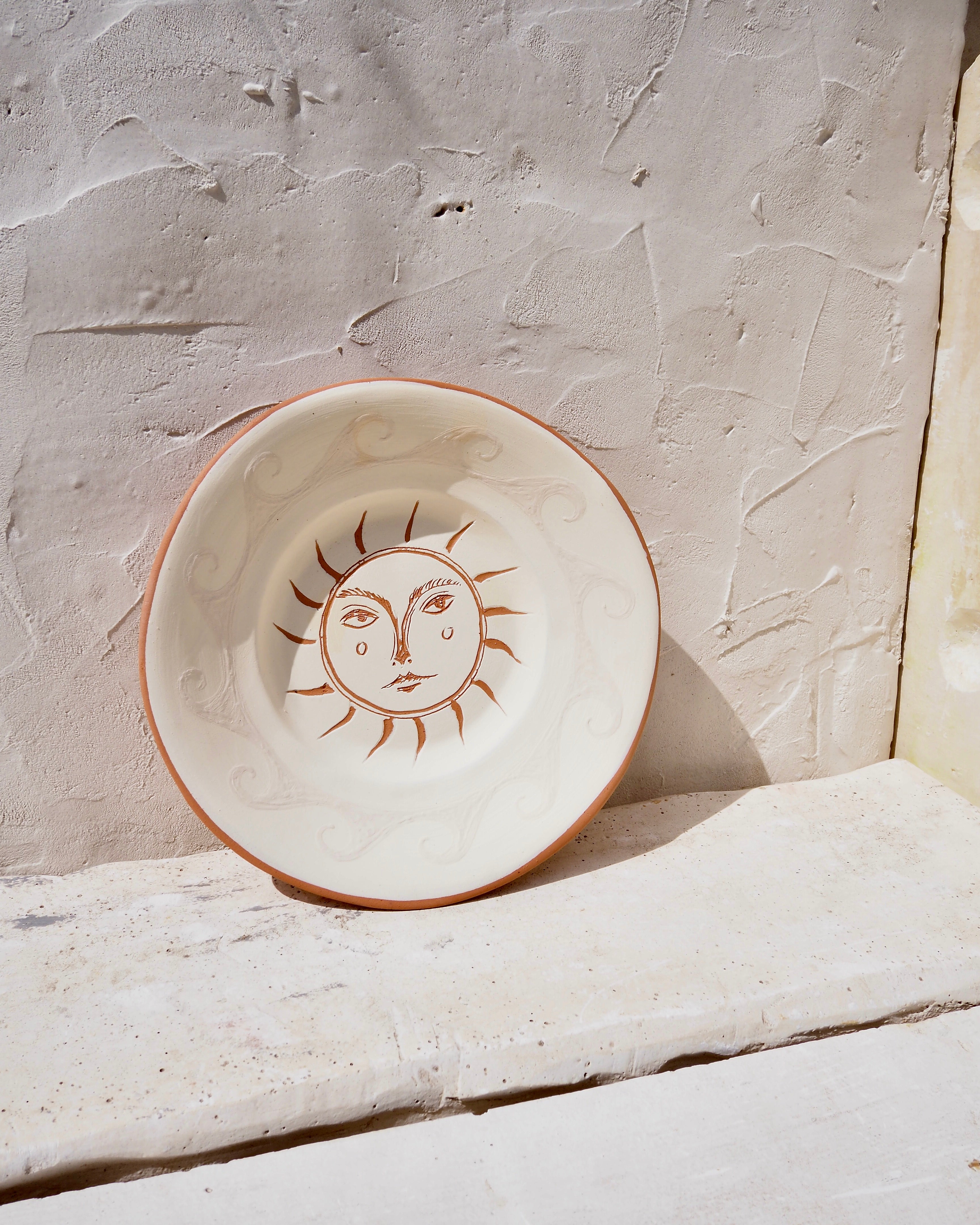 Puglia plate - Il Sole with brass wall hook