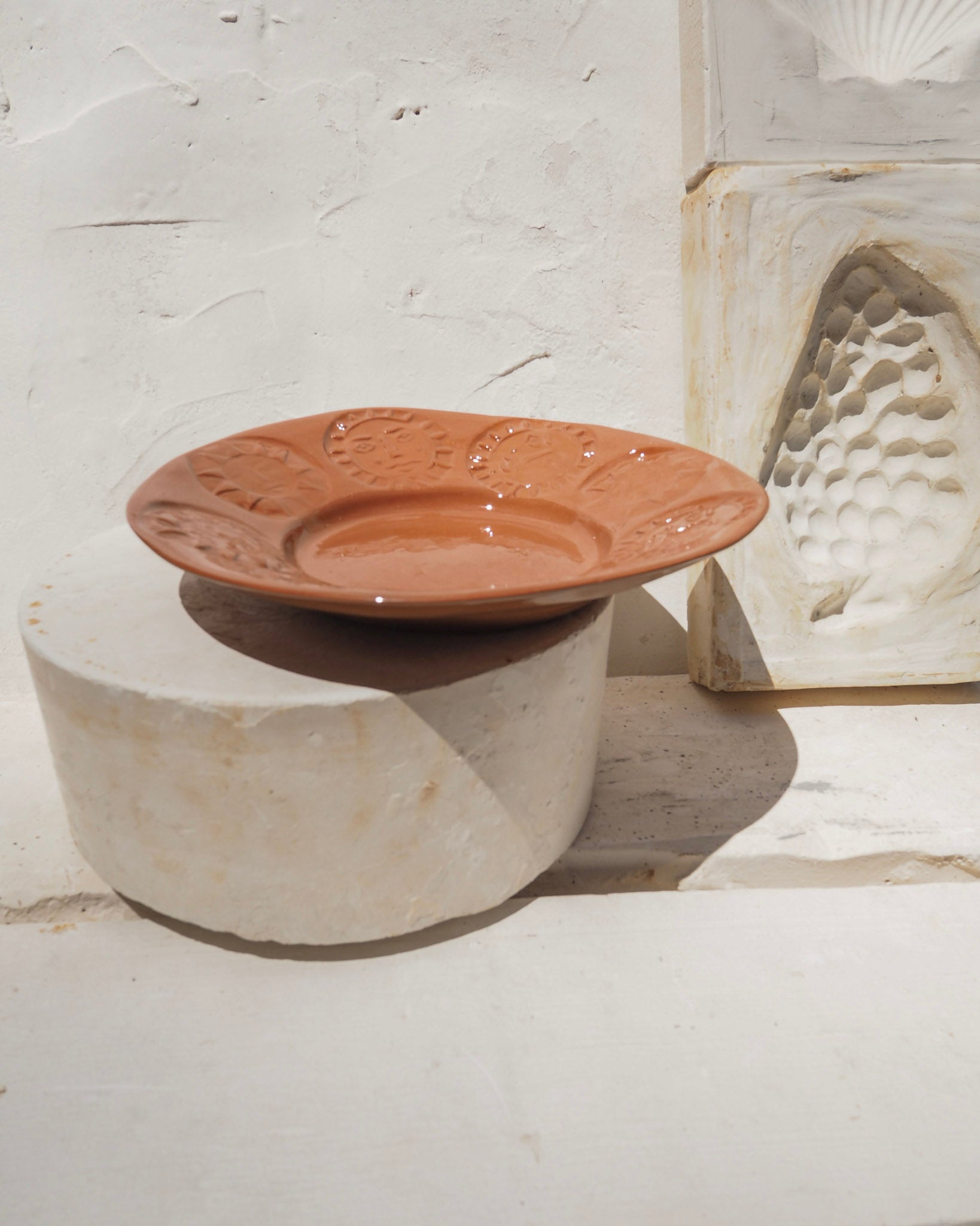 Puglia Plate - Embossed sun border