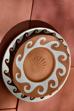 Load image into Gallery viewer, Puglia Plate - Shell design with brass wall hook
