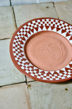 Load image into Gallery viewer, Puglia plate - Il Sole with brass wall hook
