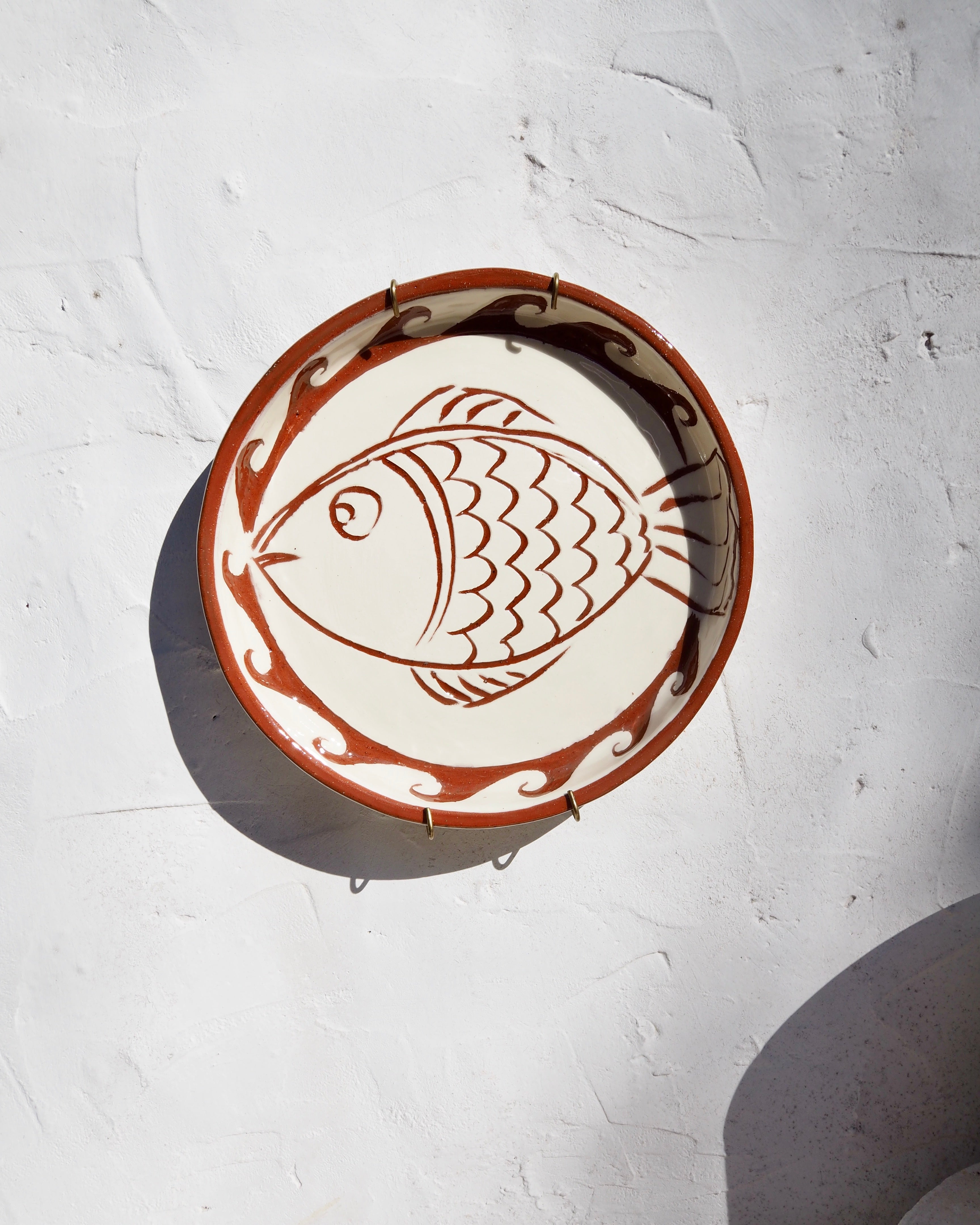 Sardine Plate - Etched Pesce with carved wave border
