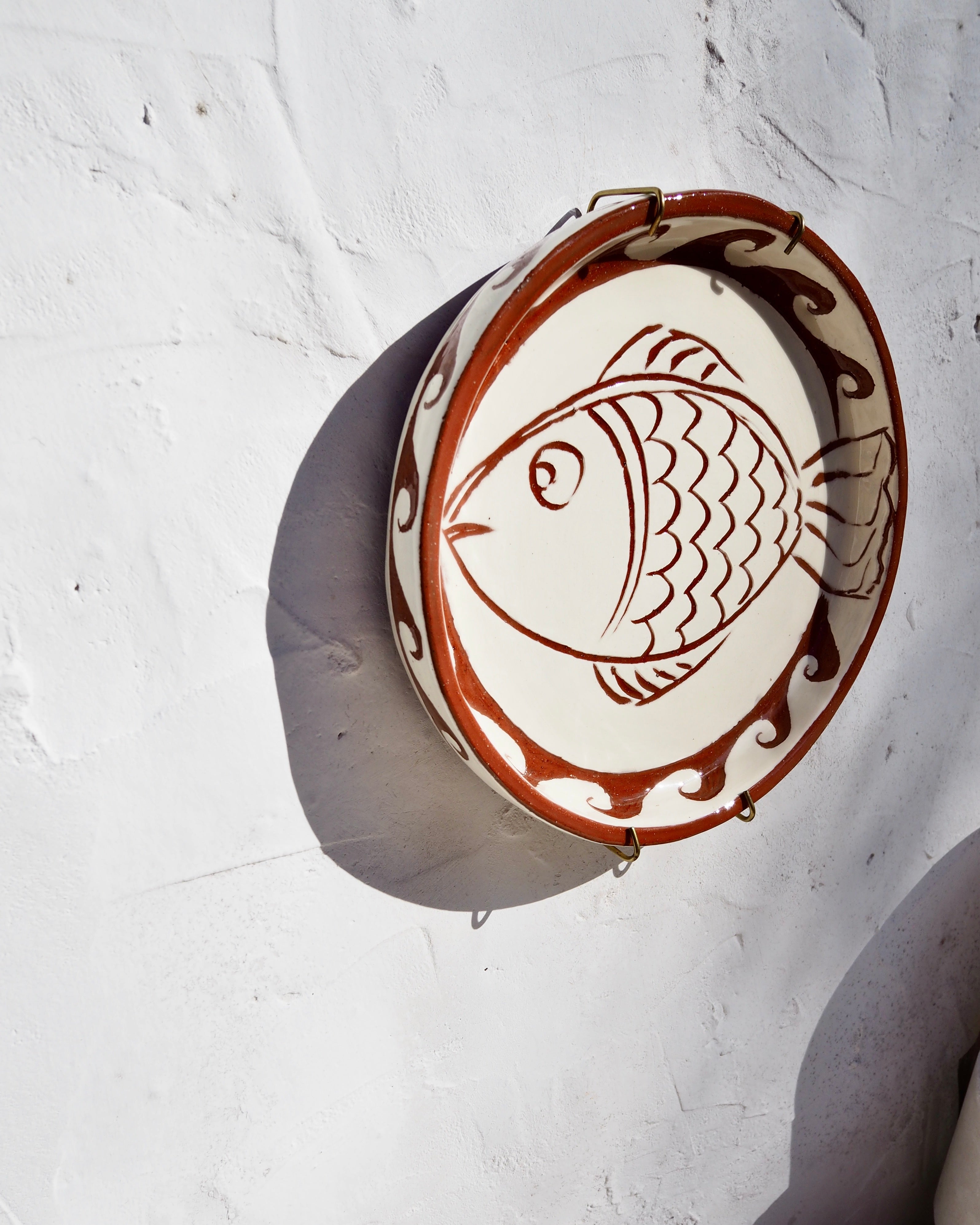 Sardine Plate - Etched Pesce with carved wave border