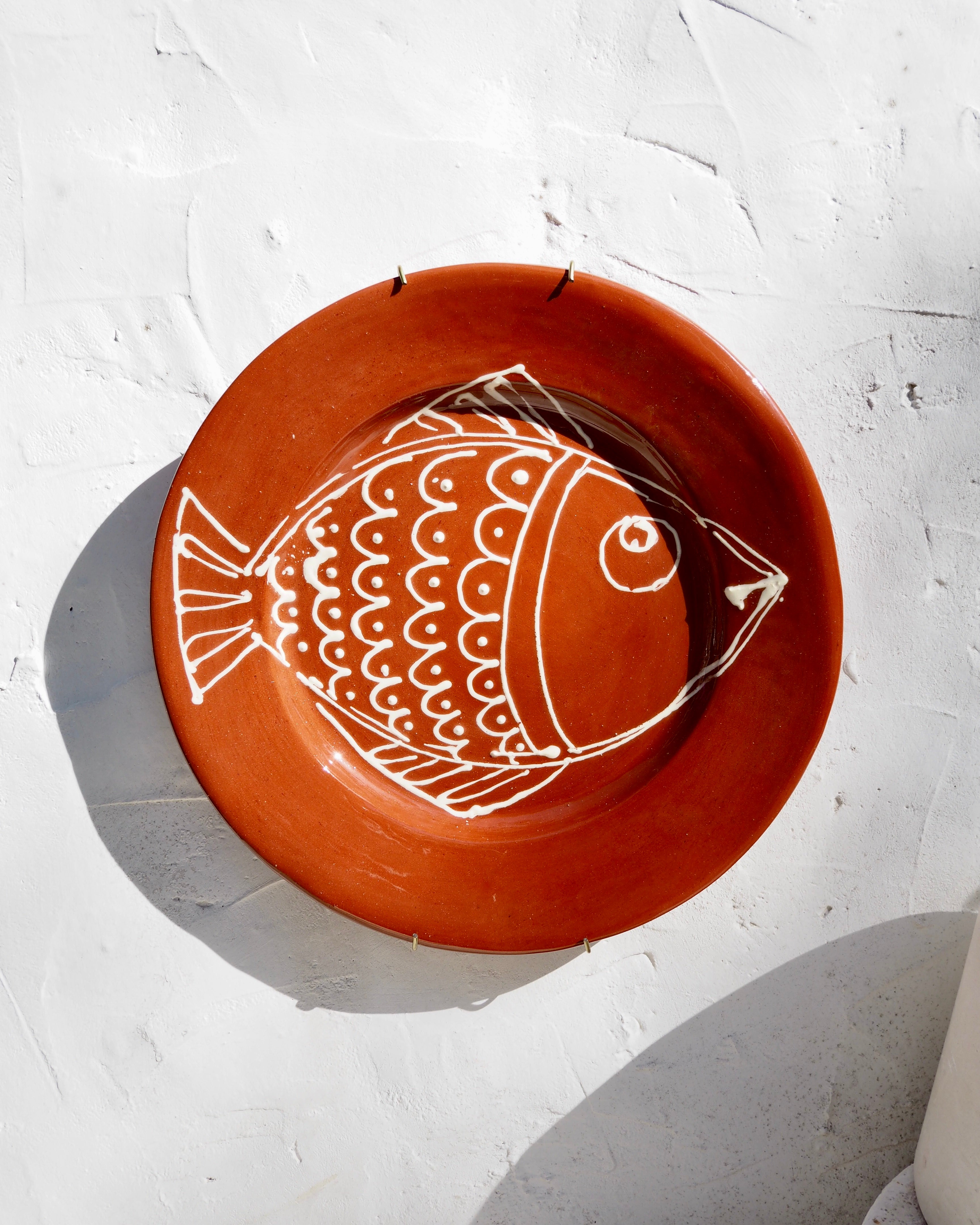 Plate with Slip trail fish design