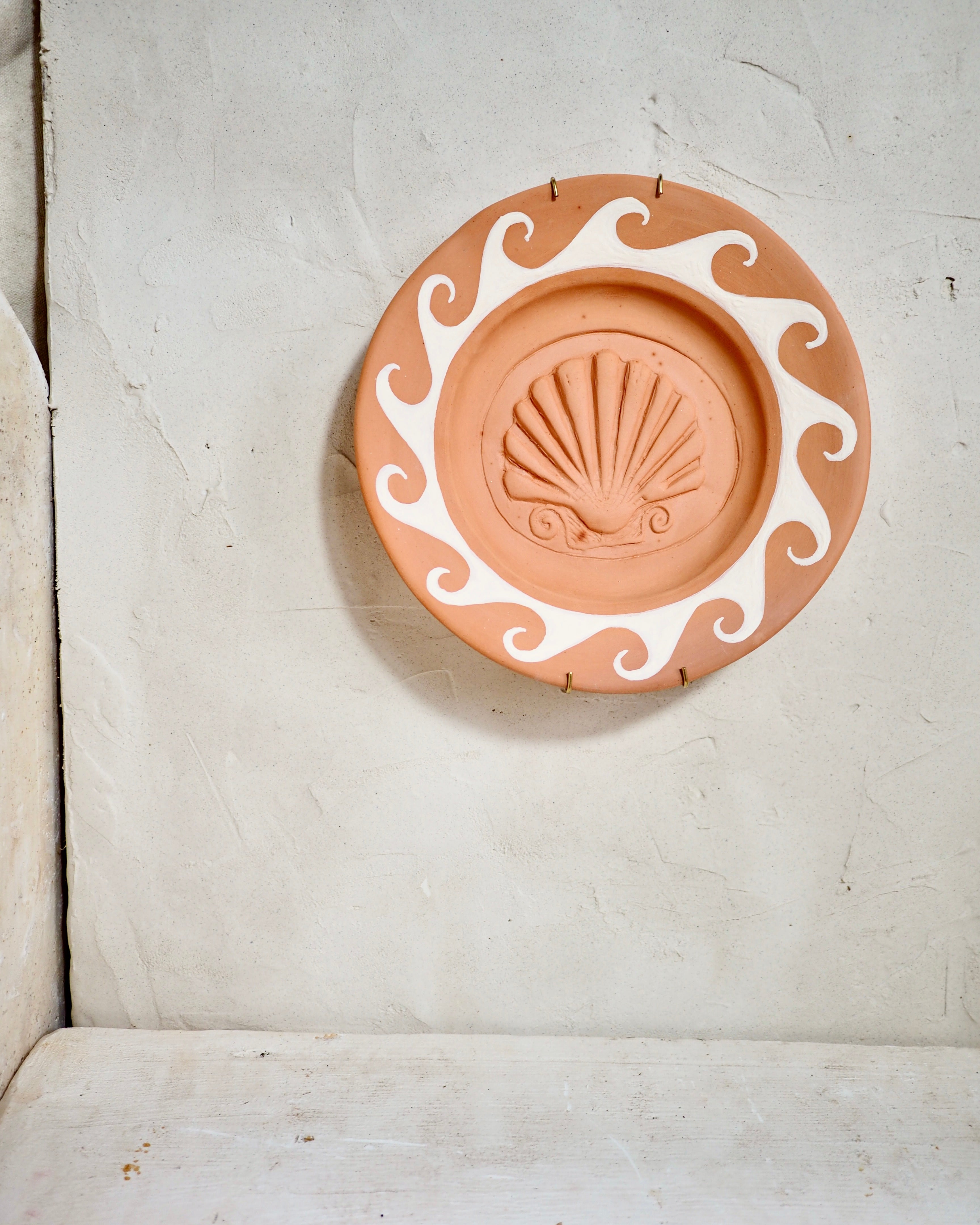 Puglia Wall Plate - Embossed shell with brass wall hook