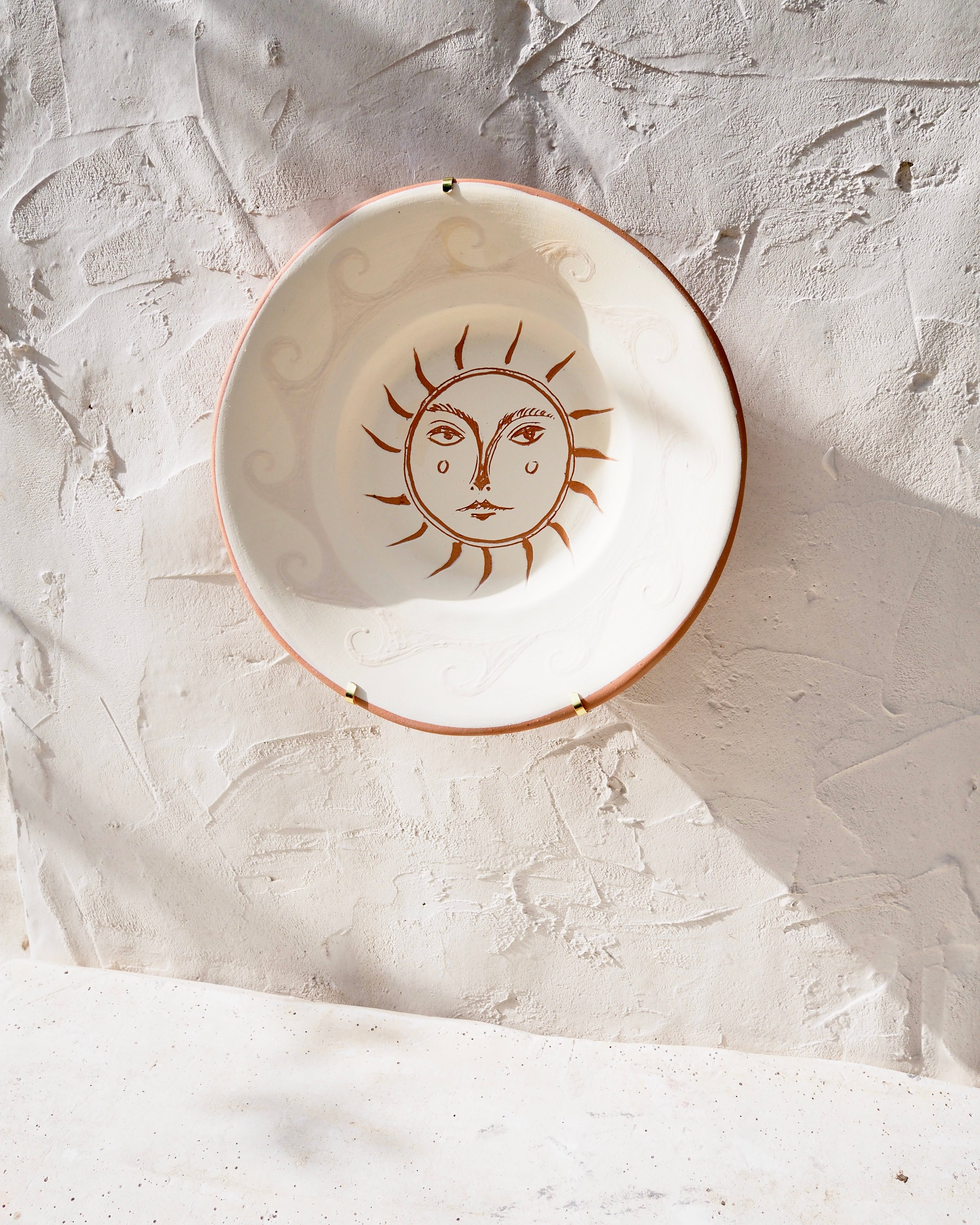 Puglia plate - Il Sole with brass wall hook